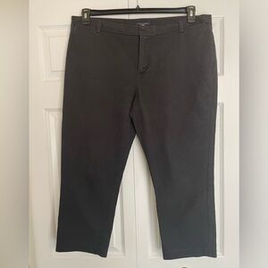 Tommy Hilfiger Women’s size 18 flat front chino black pants straight leg 34-in